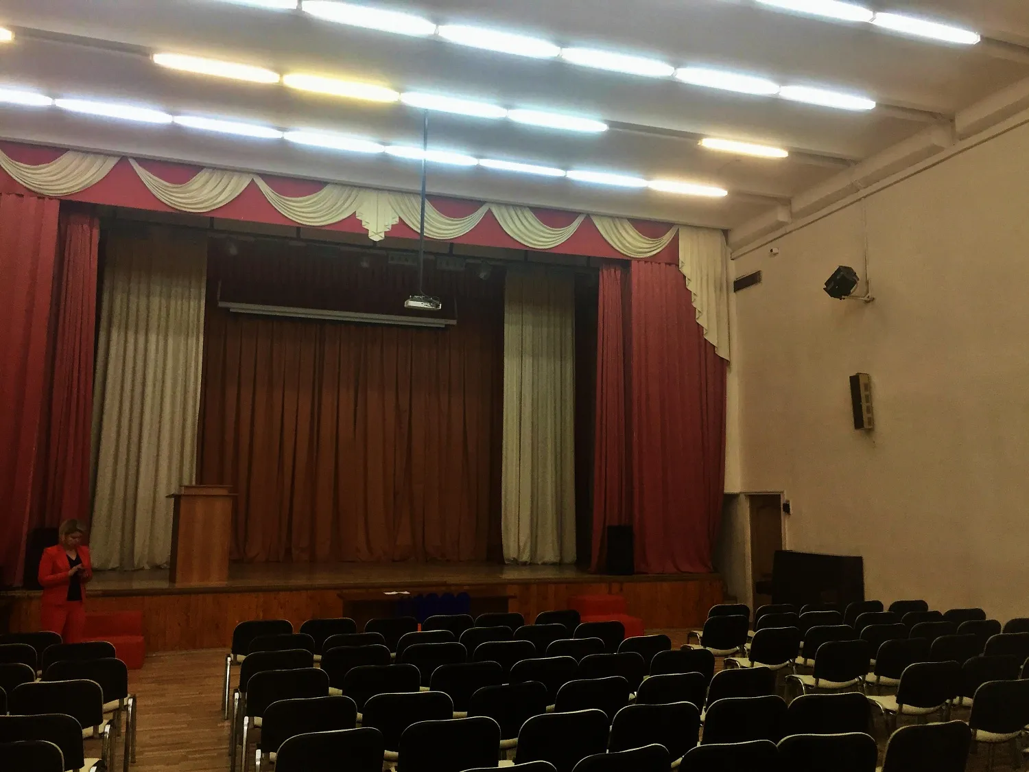 Оснащение актового зала школы интерактивным оборудованием Оснащение актового зала школы интерактивным оборудованием